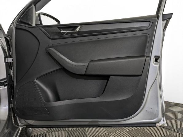 Skoda Rapid II с пробегом 2021 года, цена 1 365 000 рублей, 103790 км, лифтбек, Автокод Объявления