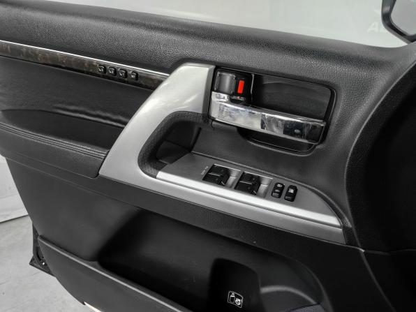 Toyota Land Cruiser 200 Series Рестайлинг 1 с пробегом 2012 года, цена 4 250 000 рублей, 200000 км, внедорожник, Автокод Объявления
