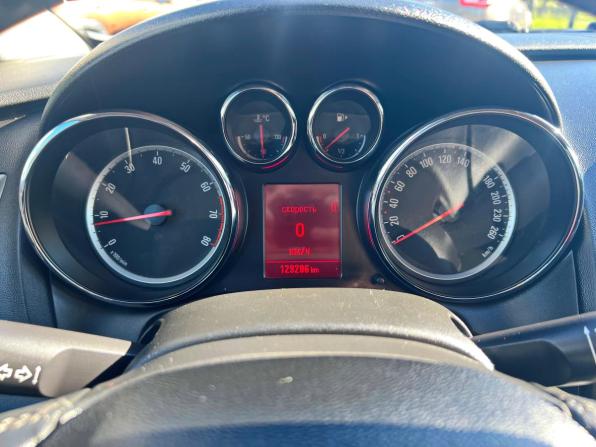 Opel Astra J Рестайлинг с пробегом 2014 года, цена 960 000 рублей, 129285 км, седан, Автокод Объявления