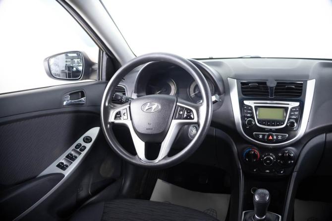 Hyundai Solaris I с пробегом 2013 года, цена 569 000 рублей, 318000 км, седан, Автокод Объявления