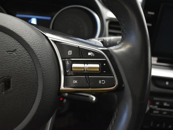 Kia Ceed III Рестайлинг с пробегом 2022 года, цена 1 630 000 рублей, 85500 км, хэтчбек, Автокод Объявления
