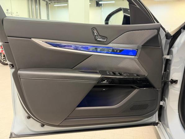 BMW 7 серии VII (G70) с пробегом 2023 года, цена 12 490 000 рублей, 46162 км, седан, Автокод Объявления