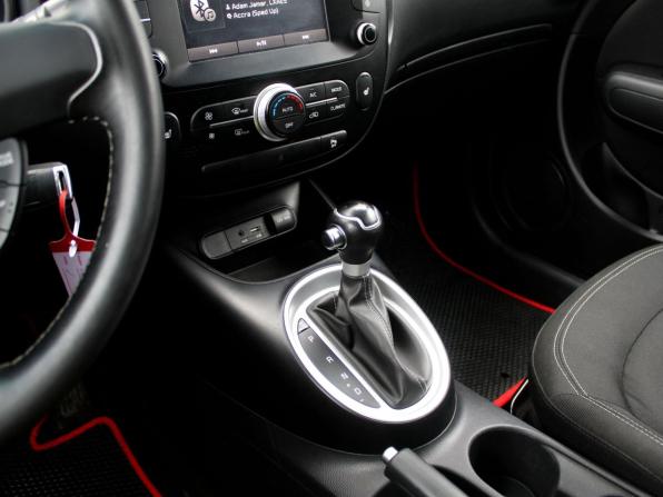 Kia Soul II Рестайлинг с пробегом 2018 года, цена 1 325 000 рублей, 226000 км, хэтчбек, Автокод Объявления