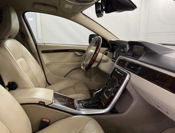Volvo XC70 II Рестайлинг с пробегом 2013 года, цена 1 745 000 рублей, 265004 км, универсал, Автокод Объявления