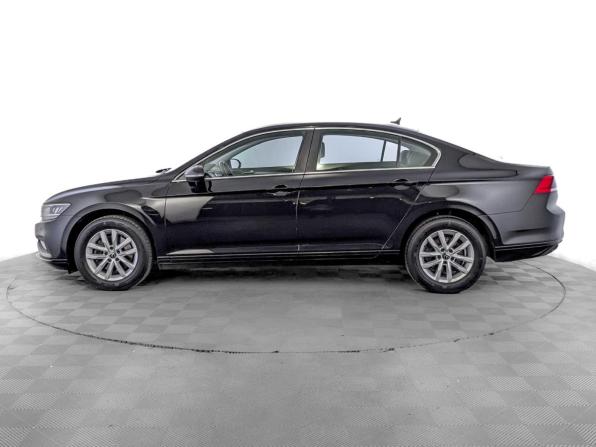 Volkswagen Passat B8 Рестайлинг с пробегом 2021 года, цена 2 490 000 рублей, 90268 км, седан, Автокод Объявления