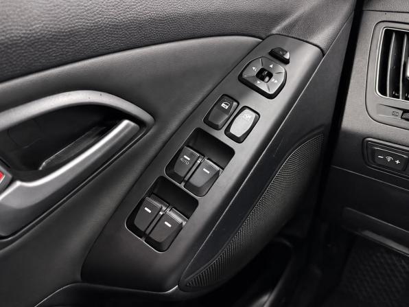 Hyundai ix35 I Рестайлинг с пробегом 2015 года, цена 1 399 000 рублей, 180000 км, внедорожник, Автокод Объявления