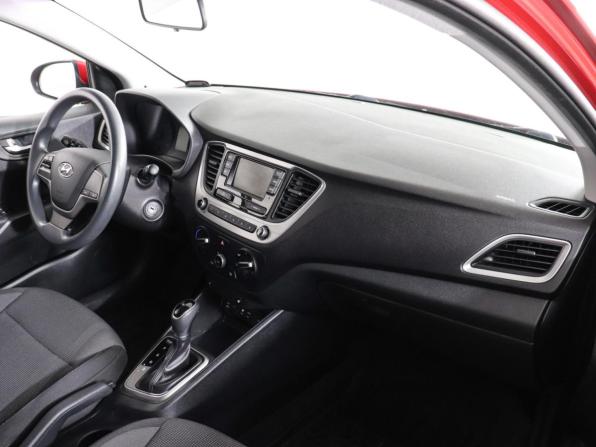 Hyundai Solaris II с пробегом 2017 года, цена 1 340 000 рублей, 90008 км, седан, Автокод Объявления