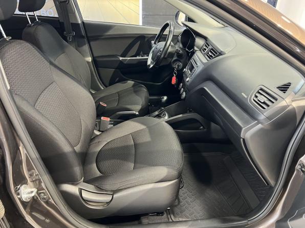 Kia Rio III Рестайлинг с пробегом 2016 года, цена 815 000 рублей, 123000 км, седан, Автокод Объявления