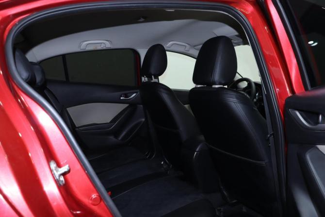 Mazda 3 III (BM) с пробегом 2013 года, цена 988 000 рублей, 261317 км, седан, Автокод Объявления
