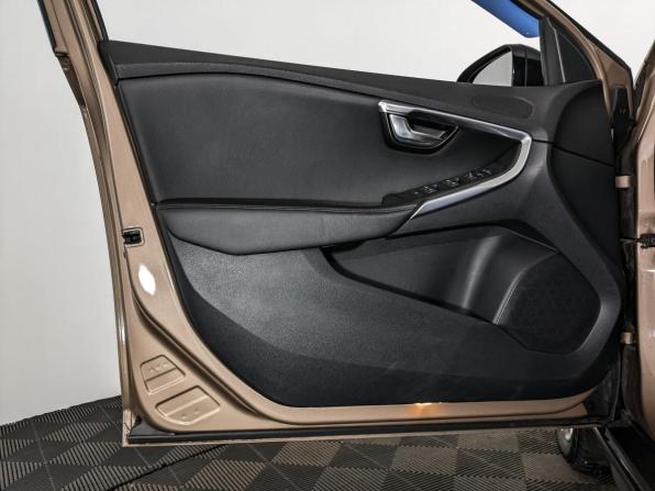 Volvo V40 II с пробегом 2015 года, цена 1 280 000 рублей, 146531 км, хэтчбек, Автокод Объявления