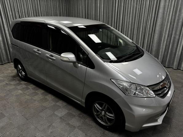 Honda Freed I Рестайлинг с пробегом 2013 года, цена 1 200 000 рублей, 114787 км, компактвэн, Автокод Объявления