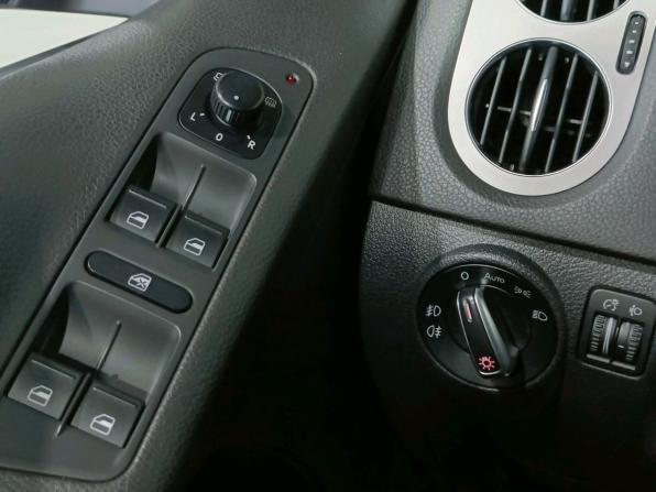 Volkswagen Tiguan I Рестайлинг с пробегом 2015 года, цена 1 388 000 рублей, 177121 км, внедорожник, Автокод Объявления
