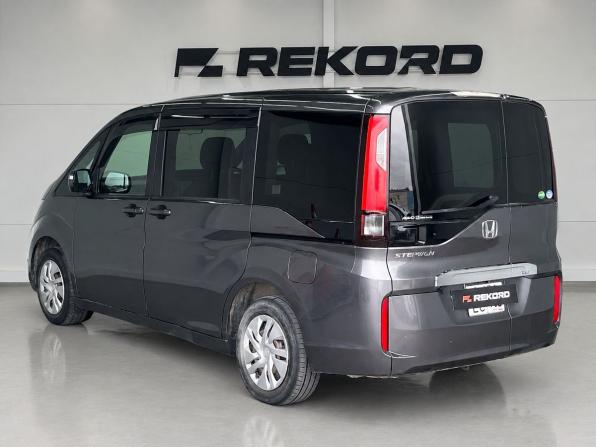 Honda Stepwgn V с пробегом 2016 года, цена 1 949 000 рублей, 228576 км, минивэн, Автокод Объявления