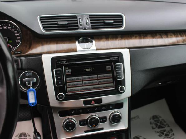 Volkswagen Passat B7 с пробегом 2014 года, цена 1 110 800 рублей, 234250 км, седан, Автокод Объявления