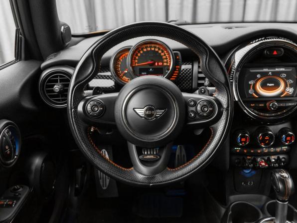 Mini Hatch III (F55/F56) с пробегом 2016 года, цена 2 680 000 рублей, 73290 км, хэтчбек, Автокод Объявления
