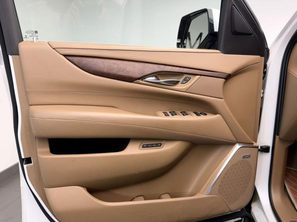 Cadillac Escalade IV с пробегом 2015 года, цена 3 849 000 рублей, 129000 км, внедорожник, Автокод Объявления