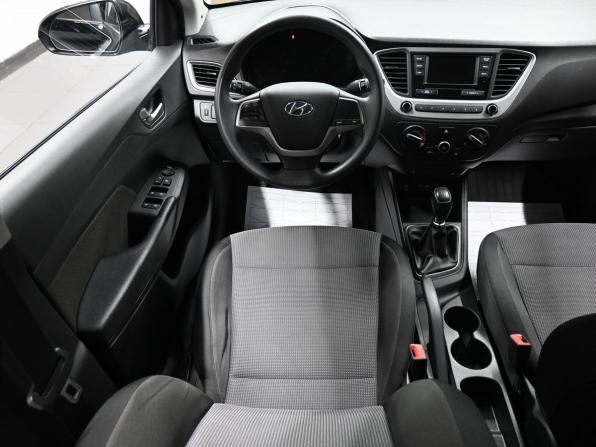 Hyundai Solaris II с пробегом 2018 года, цена 1 240 000 рублей, 109495 км, седан, Автокод Объявления