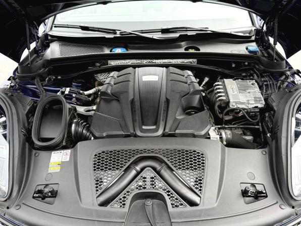 Porsche Macan I Рестайлинг 2 с пробегом 2022 года, цена 10 300 000 рублей, 44360 км, внедорожник, Автокод Объявления