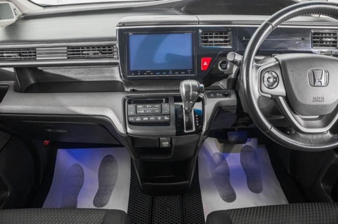 Honda Stepwgn V с пробегом 2016 года, цена 2 049 000 рублей, 110000 км, минивэн, Автокод Объявления
