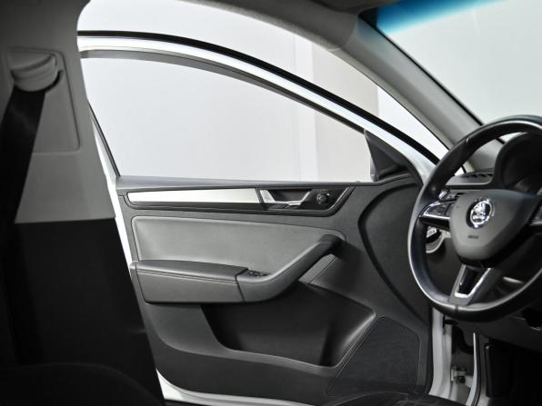 Skoda Rapid I Рестайлинг с пробегом 2018 года, цена 999 000 рублей, 182000 км, лифтбек, Автокод Объявления