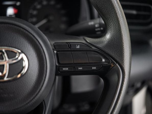 Toyota Yaris IV с пробегом 2021 года, цена 1 130 000 рублей, 88305 км, хэтчбек, Автокод Объявления