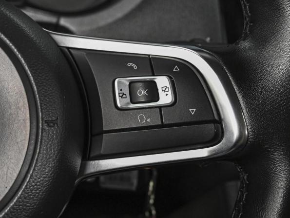 Volkswagen Polo V Рестайлинг с пробегом 2017 года, цена 1 368 000 рублей, 138657 км, седан, Автокод Объявления