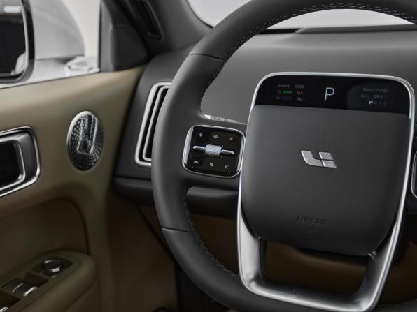 Li Auto (Lixiang) L6 с пробегом 2025 года, цена 6 679 000 рублей, 6 км, внедорожник, Автокод Объявления
