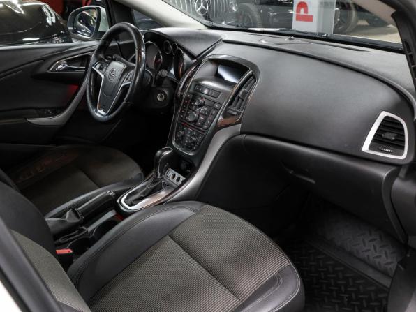 Opel Astra J Рестайлинг с пробегом 2012 года, цена 729 000 рублей, 220000 км, хэтчбек, Автокод Объявления