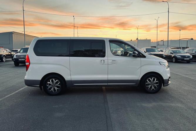 Hyundai H-1 II Рестайлинг 2 с пробегом 2021 года, цена 2 910 000 рублей, 191000 км, минивэн, Автокод Объявления