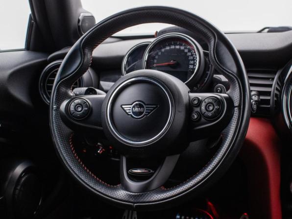 Mini Hatch III (F55/F56) Рестайлинг с пробегом 2019 года, цена 3 997 000 рублей, 97200 км, хэтчбек, Автокод Объявления