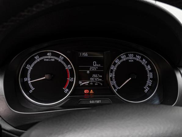 Skoda Rapid I Рестайлинг с пробегом 2018 года, цена 1 040 000 рублей, 190725 км, лифтбек, Автокод Объявления