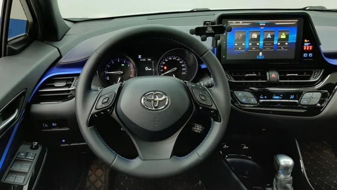 Toyota C-HR I Рестайлинг с пробегом 2021 года, цена 2 420 000 рублей, 59469 км, внедорожник, Автокод Объявления
