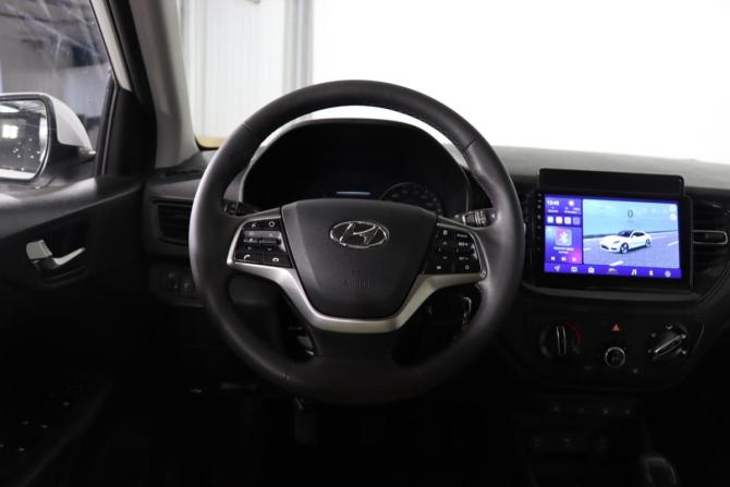 Hyundai Solaris II Рестайлинг с пробегом 2022 года, цена 1 699 990 рублей, 40469 км, седан, Автокод Объявления