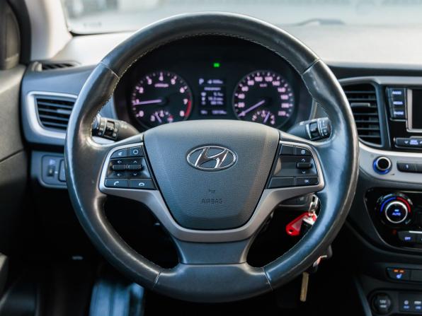 Hyundai Solaris II с пробегом 2018 года, цена 1 478 000 рублей, 120126 км, седан, Автокод Объявления