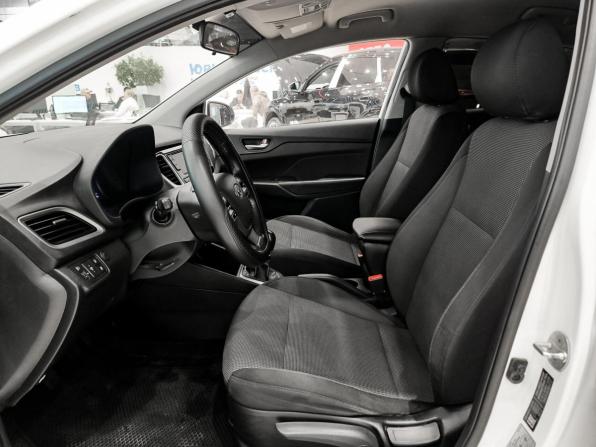 Hyundai Solaris II с пробегом 2017 года, цена 880 000 рублей, 243769 км, седан, Автокод Объявления