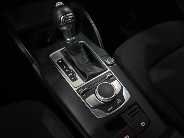 Audi A3 III (8V) Рестайлинг с пробегом 2018 года, цена 2 100 000 рублей, 89323 км, седан, Автокод Объявления
