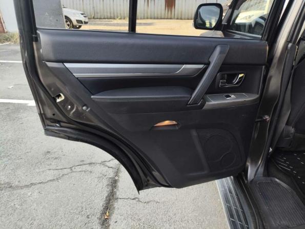 Mitsubishi Pajero IV Рестайлинг 2 с пробегом 2015 года, цена 1 819 000 рублей, 239406 км, внедорожник, Автокод Объявления