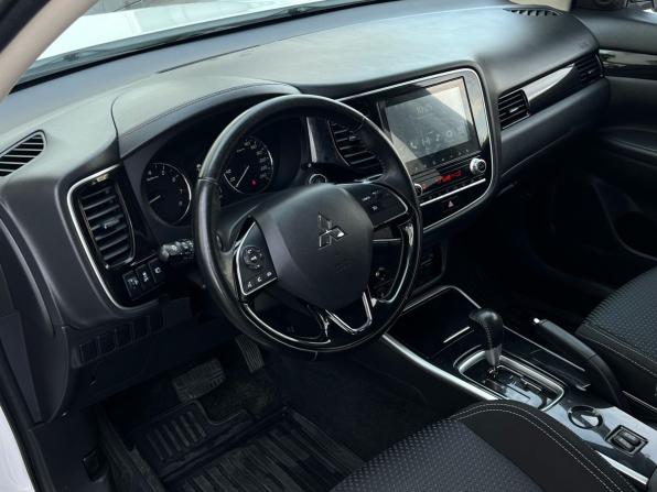 Mitsubishi Outlander III Рестайлинг 3 с пробегом 2021 года, цена 2 195 000 рублей, 55000 км, внедорожник, Автокод Объявления