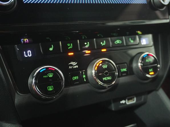 Skoda Octavia III (A7) Рестайлинг с пробегом 2018 года, цена 1 724 000 рублей, 135155 км, лифтбек, Автокод Объявления