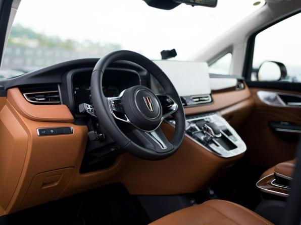 Hongqi HQ9 с пробегом 2023 года, цена 5 099 000 рублей, 10278 км, минивэн, Автокод Объявления