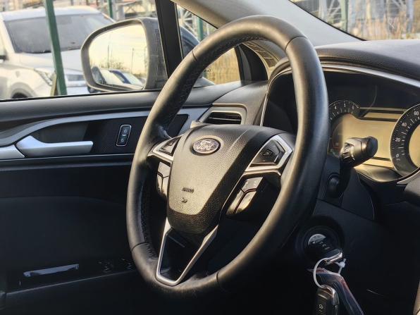 Ford Mondeo V с пробегом 2017 года, цена 1 369 000 рублей, 208000 км, седан, Автокод Объявления