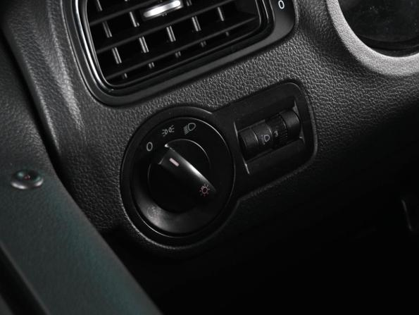 Volkswagen Polo V Рестайлинг с пробегом 2018 года, цена 1 299 000 рублей, 105509 км, седан, Автокод Объявления