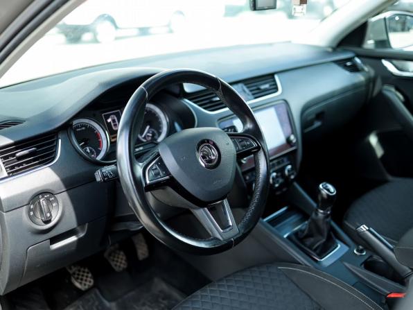 Skoda Octavia III (A7) Рестайлинг с пробегом 2017 года, цена 1 599 000 рублей, 132375 км, лифтбек, Автокод Объявления