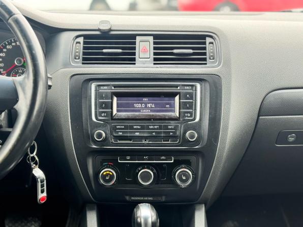 Volkswagen Jetta VI Рестайлинг с пробегом 2014 года, цена 899 000 рублей, 258550 км, седан, Автокод Объявления