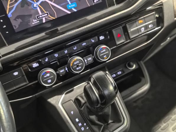 Volkswagen Multivan T6 Рестайлинг с пробегом 2021 года, цена 5 999 000 рублей, 90109 км, минивэн, Автокод Объявления