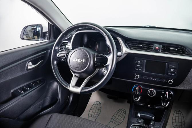 Kia Rio IV Рестайлинг с пробегом 2022 года, цена 1 719 000 рублей, 74000 км, седан, Автокод Объявления