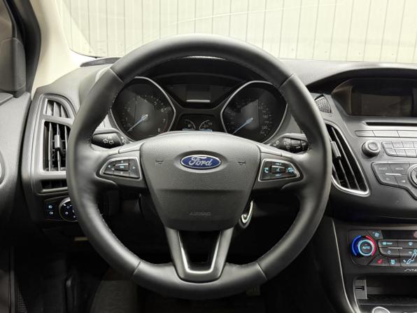 Ford Focus III Рестайлинг с пробегом 2017 года, цена 978 000 рублей, 201522 км, седан, Автокод Объявления