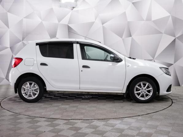 Renault Sandero II с пробегом 2015 года, цена 696 000 рублей, 181100 км, хэтчбек, Автокод Объявления