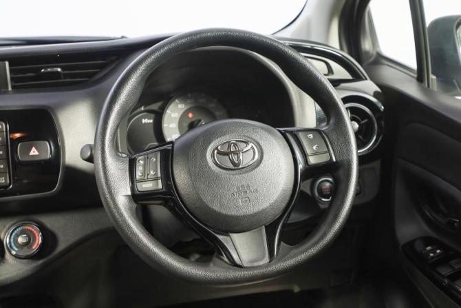 Toyota Vitz III (XP130) Рестайлинг 2 с пробегом 2019 года, цена 1 249 000 рублей, 44500 км, хэтчбек, Автокод Объявления