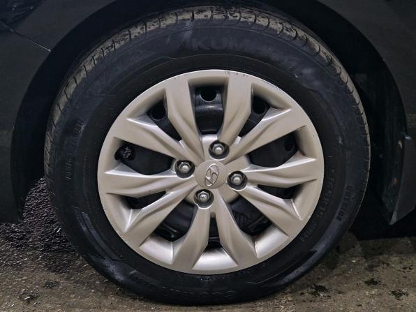 Hyundai Solaris II с пробегом 2018 года, цена 1 265 000 рублей, 65000 км, седан, Автокод Объявления